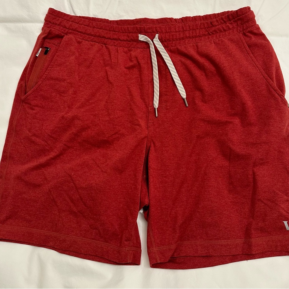 Vuori Men's DreamKnit™ Ponto Short. Red.